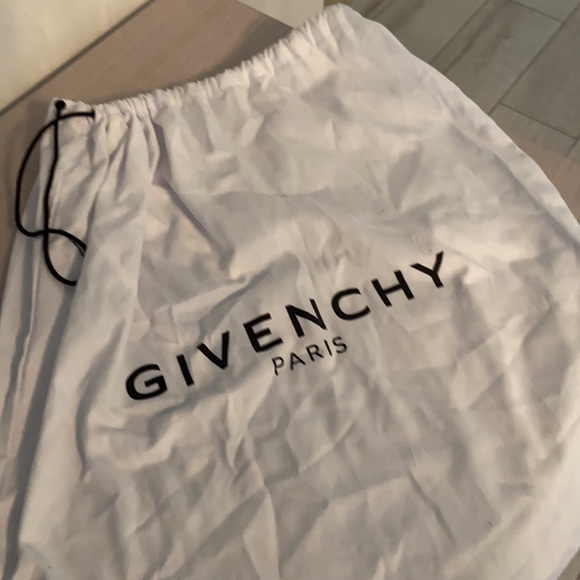 Givenchy nylon bag. Crossbody or shoulder. - Picture 2 of 11